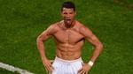 Cơ thể Ronaldo còn hoàn hảo hơn cả ảnh Photoshop