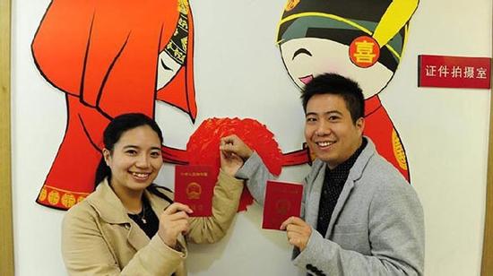 Giới trẻ Trung Quốc thích yêu sớm, kết hôn muộn