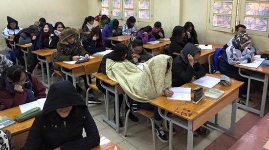 Trời quá rét, học sinh miền Bắc nảy ra sáng kiến 