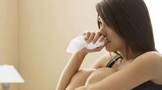 Bị tát túi bụi vì không chịu ở nhà cơm nước phục vụ chị gái chồng