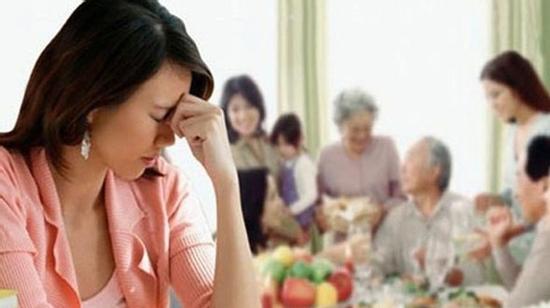 Nàng dâu méo mặt vì bố mẹ chồng thúc ép mang tiền về biếu Tết