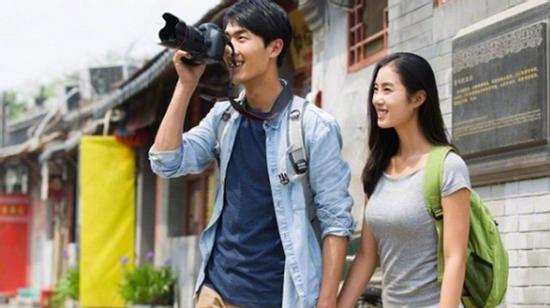 Tết, vợ quay cuồng bận bịu chồng chỉ chăm chăm xách máy ảnh và đi