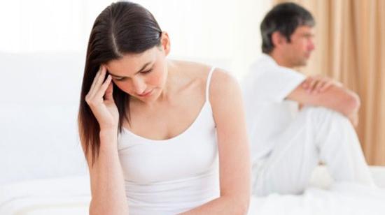 Chết sững vì câu trả lời và lá đơn ly hôn của vợ