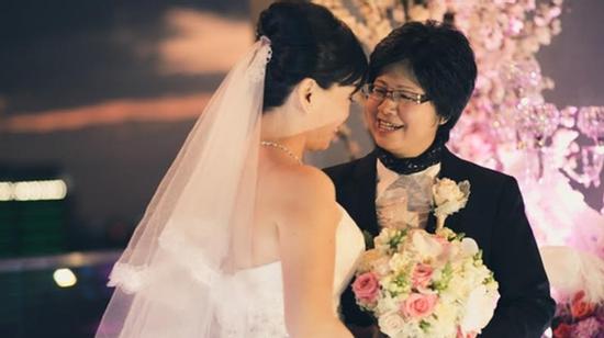 Chuyện tình vượt đại dương qua 33 năm của cặp đôi đồng tính nữ