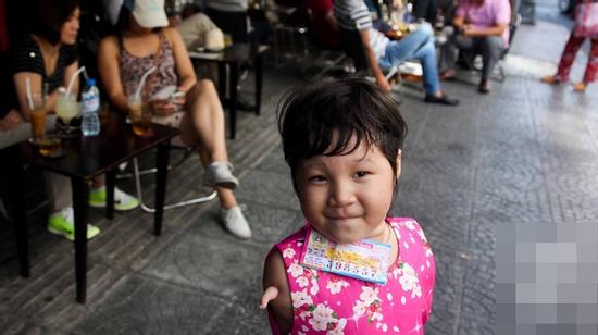Nét hồn nhiên của bé gái 