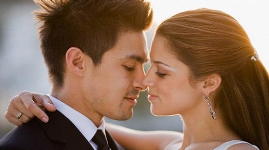 Rợn người khi chạm vào chân vợ đêm tân hôn