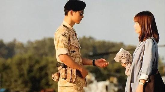 Bị vợ cho ra rìa vì Song Joong Ki