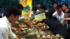 Người Việt tranh ăn, đại sứ quán VN cúi đầu xin lỗi