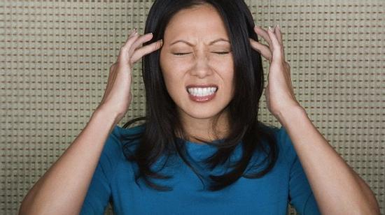 Trước mặt mọi người, chồng lao tới tát tôi
