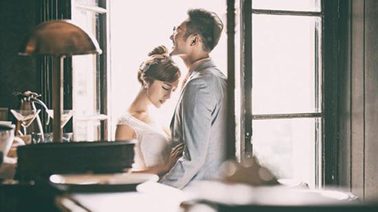 Vứt bỏ sĩ diện để chấp nhận là “vợ hờ” của anh