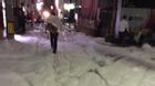 Bọt lạ phủ kín đường phố Nhật Bản sau động đất