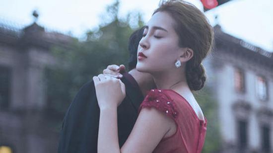 Chồng sắp cưới dắt gái về tận nhà khi tôi đi công tác