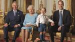 Hoàng tử nhí chụp ảnh mừng sinh nhật lần thứ 90 của Nữ hoàng Anh