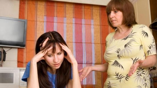 Mẹ suốt ngày giả bệnh vì muốn con trai lấy thêm vợ nữa
