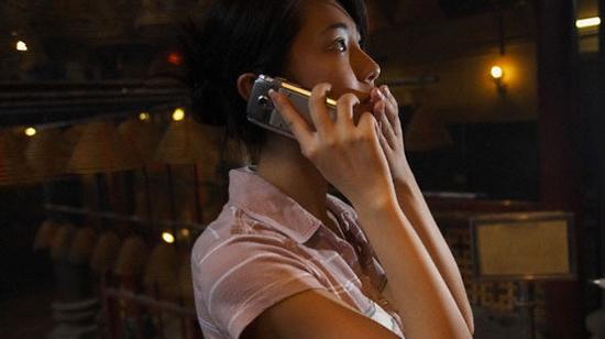 Bàng hoàng vì chồng nằm giữa sân nhà người ta, trên người mặc độc chiếc quần lót