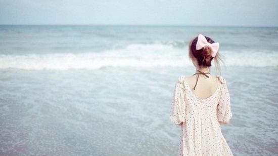Em vẫn một mình chạy trốn nỗi cô đơn
