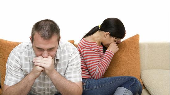 Màn đánh ghen khiến chồng và bồ khóc thét