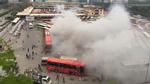 Hà Nội: Bến xe Mỹ Đình bốc khói nghi ngút khiến nhiều người hoảng hồn