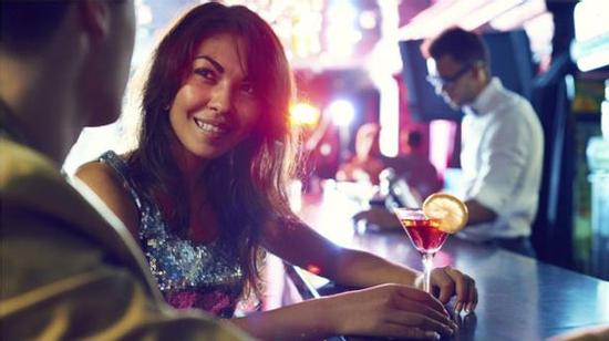 Bẫy tình, nghề hái ra tiền ở xứ sở sương mù