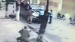 Hà Nội: Thanh tra giao thông bị hất lên nắp capô, đánh đu trên cần gạt nước xe khách