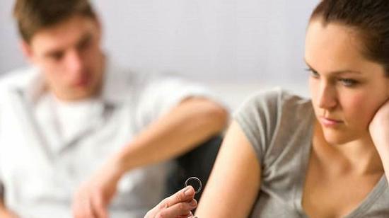 Lật tẩy âm mưu của chồng qua dòng chữ: 