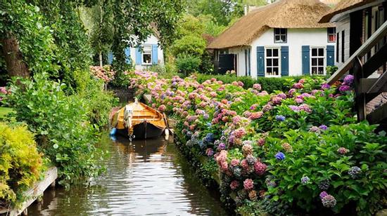 Ngôi làng không có đường đi đẹp như mơ ở Hà Lan