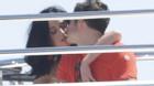 Sau scandal ngoại tình với Selena, Orland ôm hôn Katy như chưa hề có cuộc chia ly