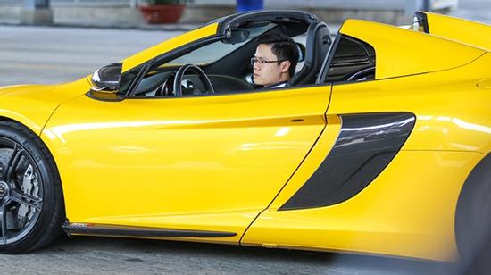 Bạn trai thiếu gia của Midu tậu siêu xe triệu đô
