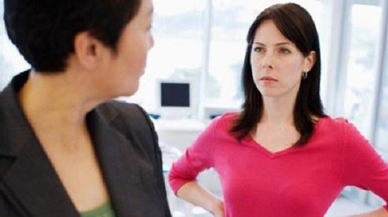 Bênh con gái, mẹ chồng hắt hủi tôi như osin