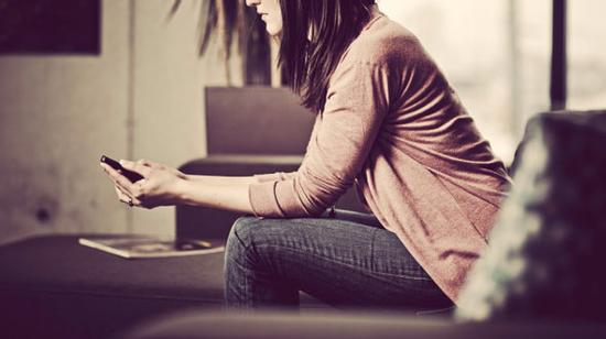 Em, anh và cô ấy – có lẽ chúng ta nên dừng lại được rồi