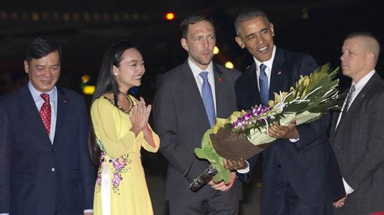 Tiết lộ của cô gái Việt tặng hoa Tổng thống Obama