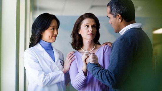Đêm tân hôn, mẹ chồng đưa tôi vào bệnh viện khi chồng vẫn say xỉn