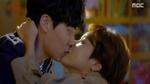 Lucky Romance: Hwang Jung Eum cưỡng hôn Ryu Jun Yeol trong cơn say