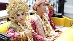 Choáng ngợp đám cưới 'toàn vàng' của tài tử điển trai nhất Indonesia