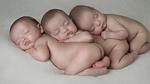 Trường hợp cực hiếm: Anh em sinh ba giống nhau tuyệt đối