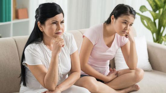 Đêm tân hôn mẹ chồng ngủ trên giường cưới
