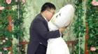 Ngã ngửa với anh chàng Hàn Quốc yêu và kết hôn với chiếc gối