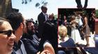 Sợ người khác biết mình khóc, ông Obama phải đeo kính đen trong lễ tốt nghiệp của con gái lớn