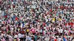 30.000 người chen lấn trong lễ hội này