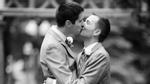 Hàng nghìn cặp đôi đồng tính hôn nhau chứng minh tình yêu là bất diệt