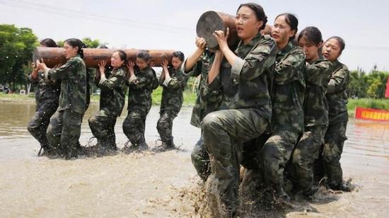 Không tin nổi bài tập khắc nghiệt này dành cho tiếp viên hàng không