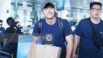 Kang Tae Oh cười tươi, giản dị xuất hiện tại sân bay Nội Bài