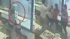 Hai cô gái bị đánh vì tội chụp selfie trong cửa hàng McDonald's