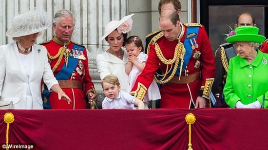 Những khác biệt đáng yêu giữa Hoàng tử George và công chúa Charlotte