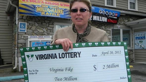 Kỳ lạ, người phụ nữ ở miền Tây 4 ngày trúng 17 tờ vé số-4