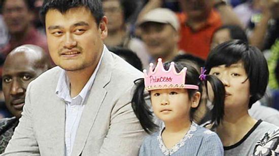 Con gái VĐV bóng rổ Yao Ming (2m29) có cao như bố mẹ?