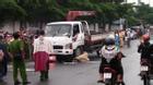 Xe tải cuốn 2 nữ công nhân vào gầm trong cơn mưa