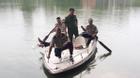 Nam thanh niên nhảy xuống Hồ Gươm tự tử giữa trời mưa