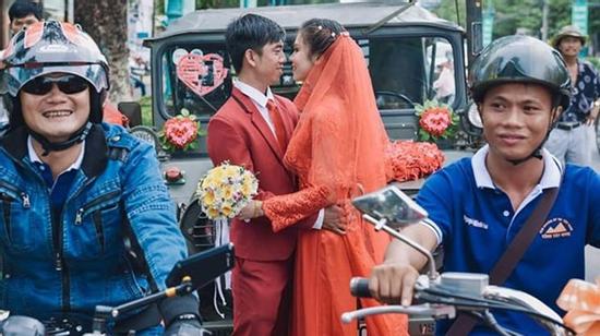 Màn rước dâu độc đáo bằng dàn xe 67 tại Tây Ninh