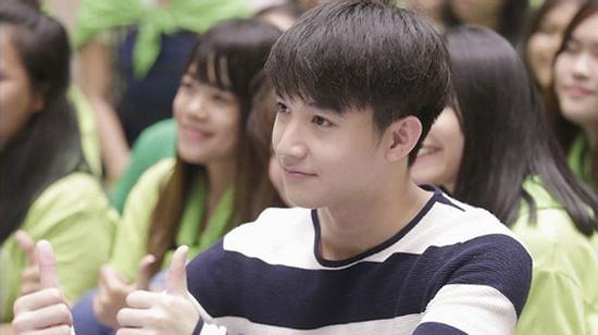 Chàng bác sĩ điển trai này chắc chắn sẽ khiến cho các cô gái xiêu lòng!